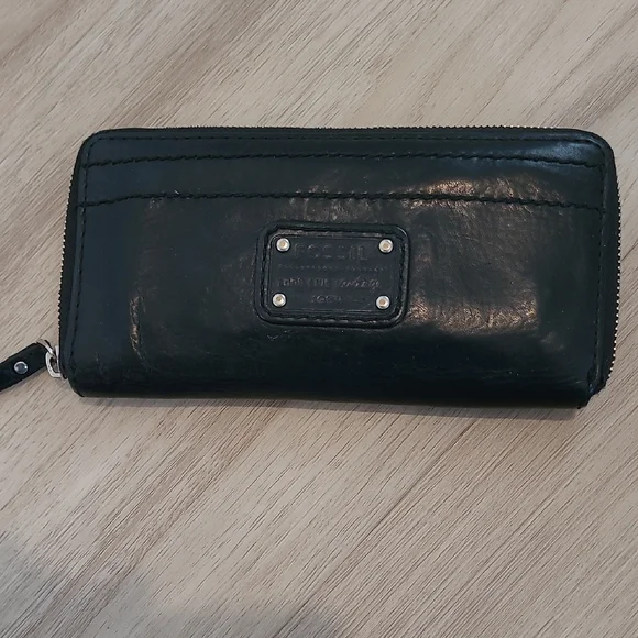 Fossil Wallet - Picture 1 of 4